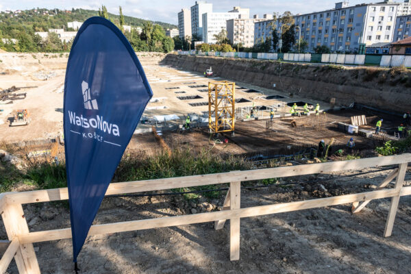 Poklepanie základného kameňa WatsoNova - nové byty v Košiciach