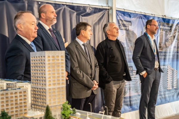 Poklepanie základného kameňa WatsoNova - nové byty v Košiciach