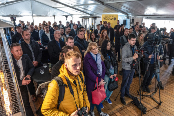 Poklepanie základného kameňa WatsoNova - nové byty v Košiciach