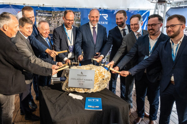 Poklepanie základného kameňa WatsoNova - nové byty v Košiciach