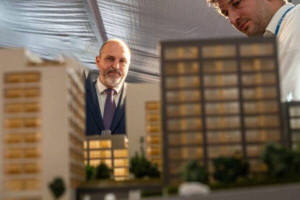 Poklepanie základného kameňa WatsoNova - nové byty v Košiciach