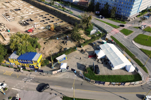 Poklepanie základného kameňa WatsoNova - nové byty v Košiciach