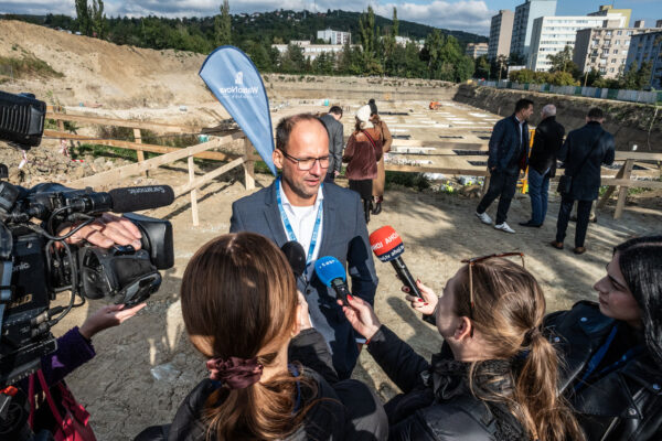 Poklepanie základného kameňa WatsoNova - nové byty v Košiciach